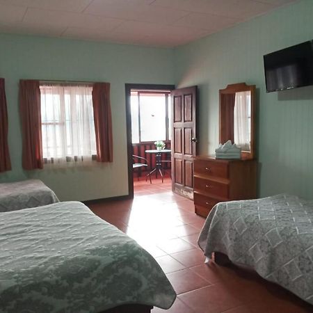 Hotel Las Brumas Cartago Esterno foto