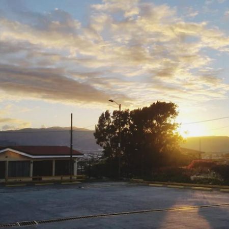 Hotel Las Brumas Cartago Esterno foto