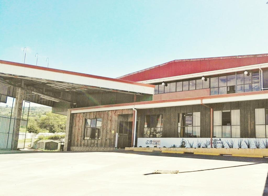 Hotel Las Brumas Cartago Esterno foto
