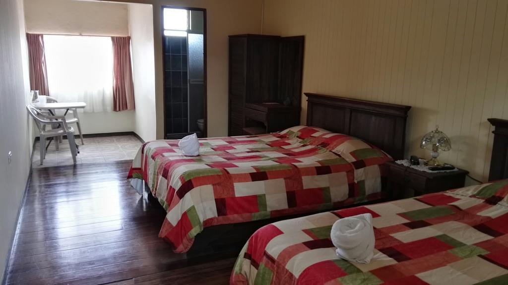 Hotel Las Brumas Cartago Esterno foto