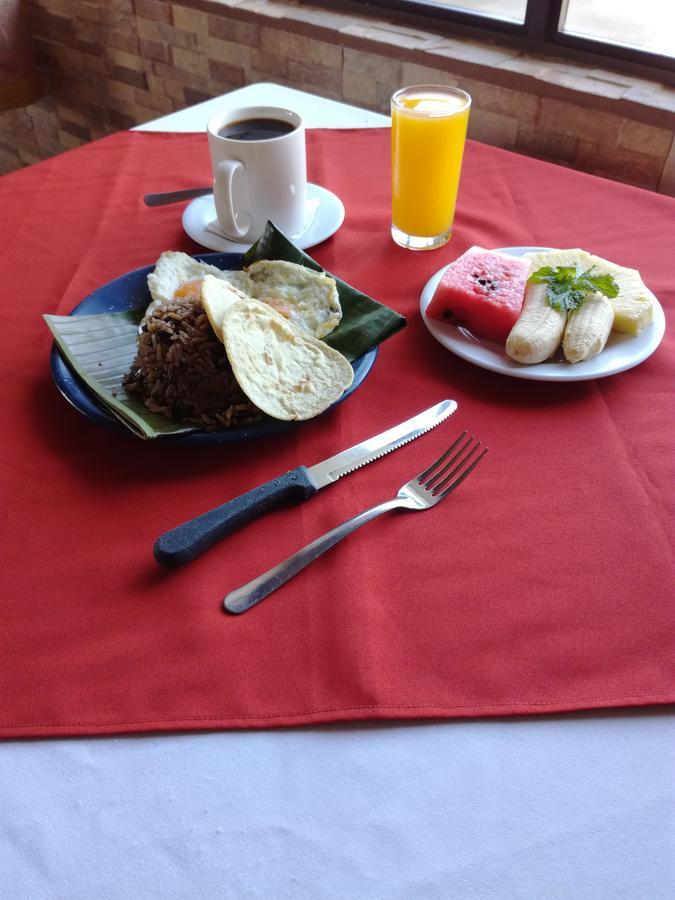Hotel Las Brumas Cartago Esterno foto