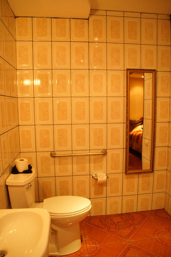 Hotel Las Brumas Cartago Esterno foto
