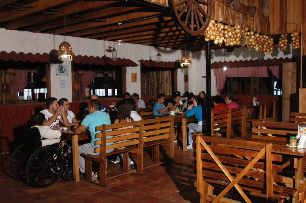 Hotel Las Brumas Cartago Esterno foto