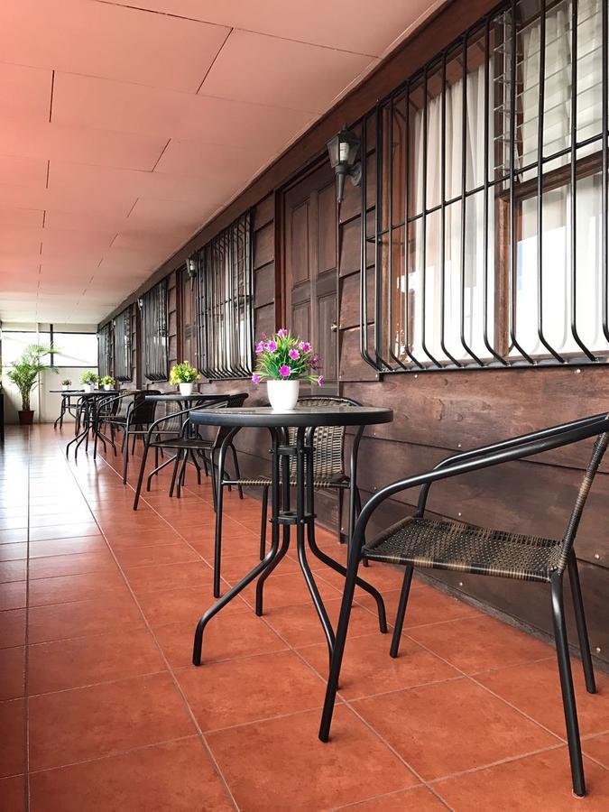Hotel Las Brumas Cartago Esterno foto
